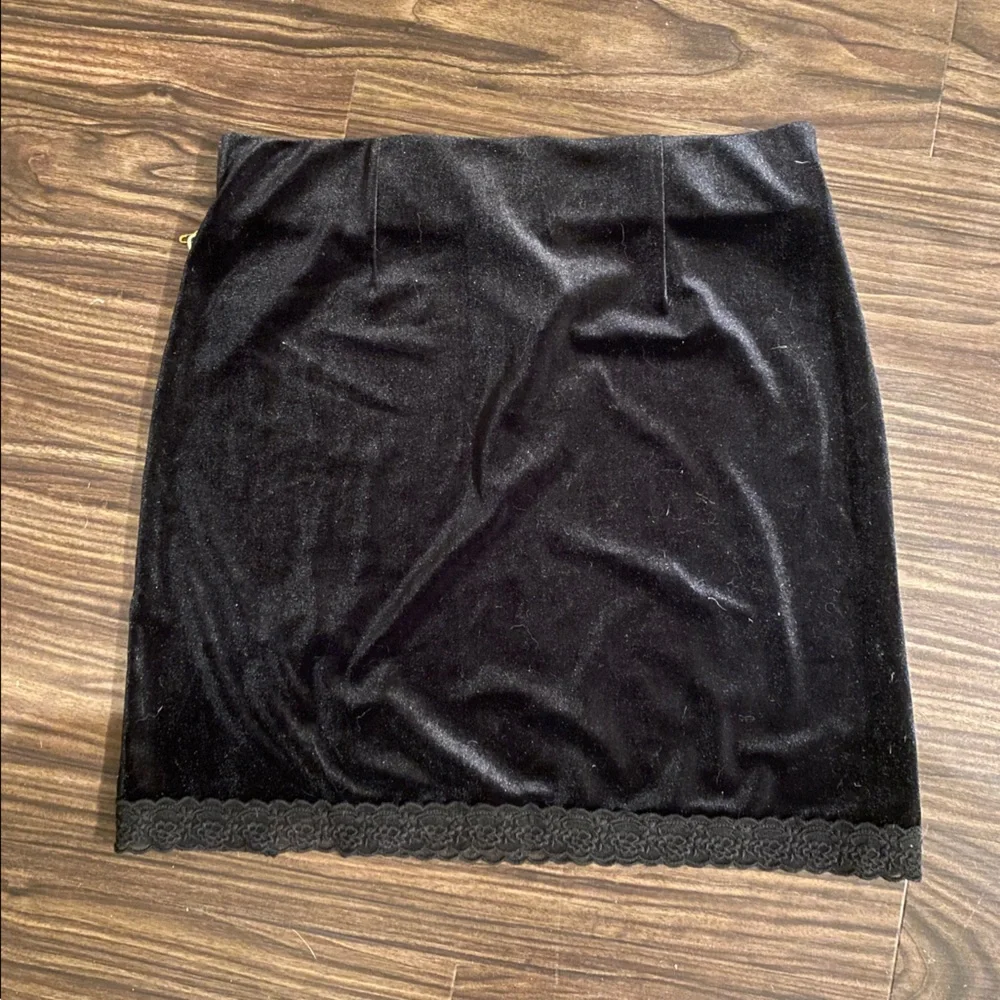 Black velvet skirt - Picture 2 of 2